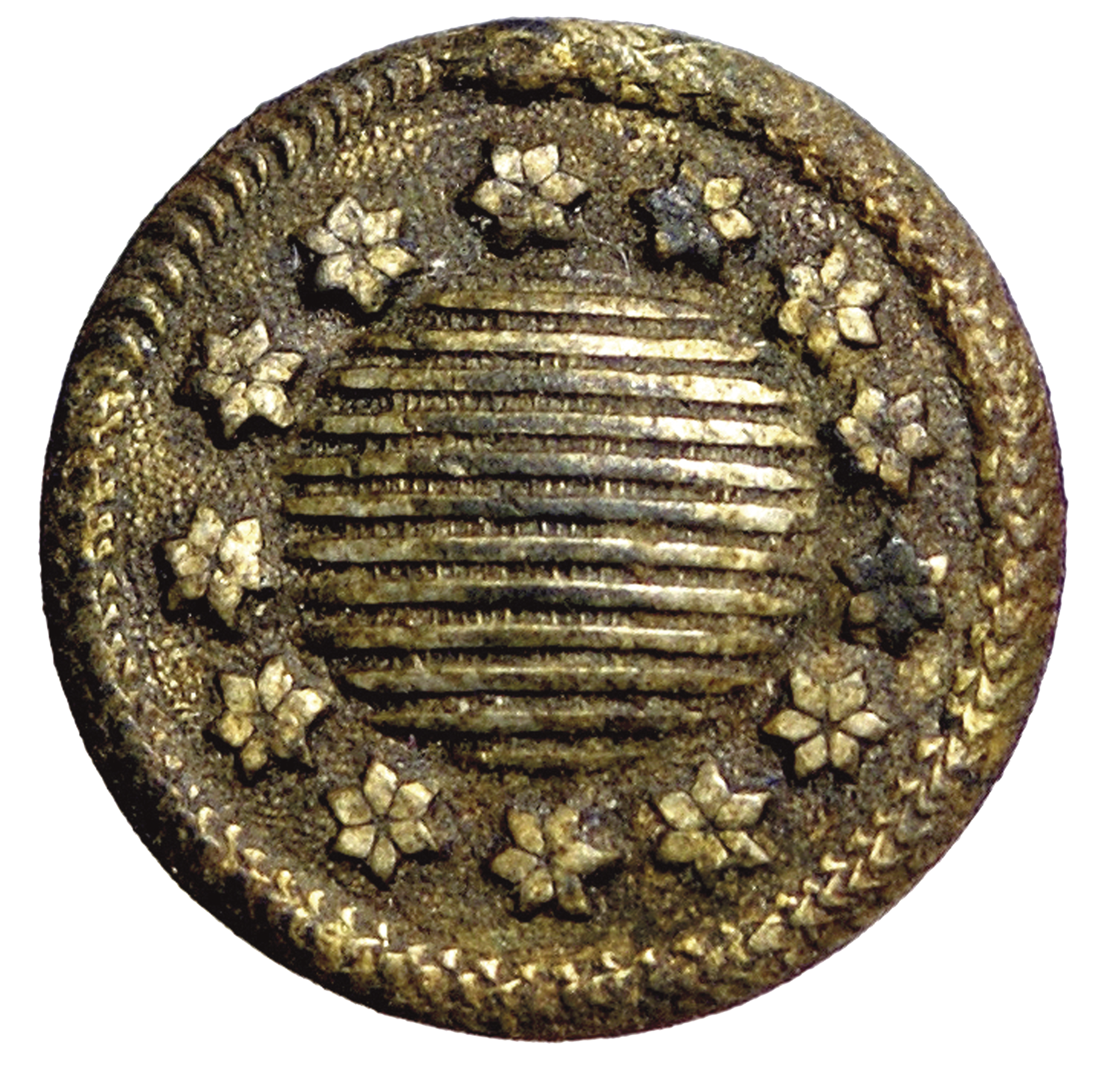 Fotografia. Botão de metal redondo com a representação de treze estrelas, em círculo, nas bordas do objeto e, no centro, outro círculo com listras horizontais.