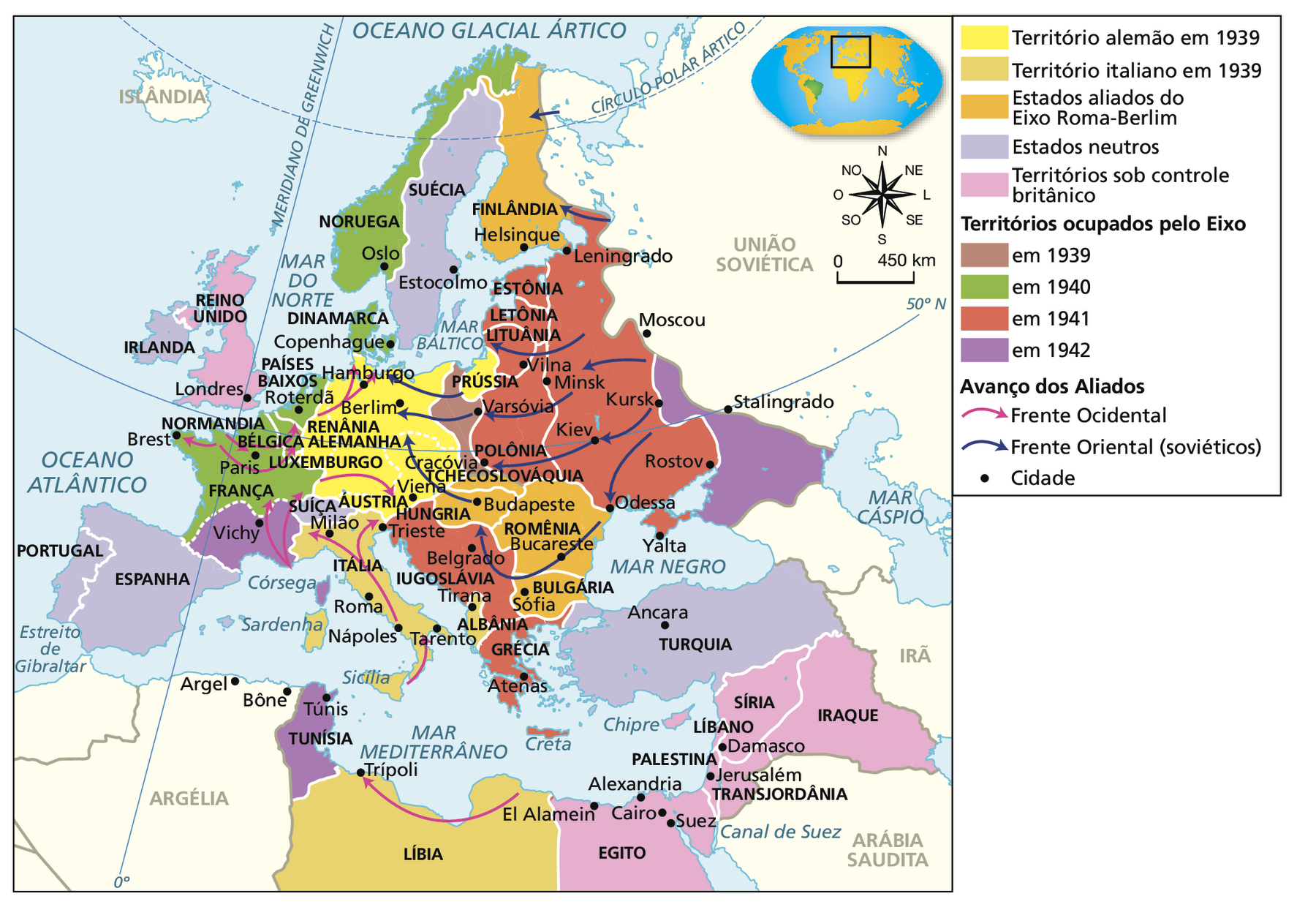 Mapa. Segunda Guerra Mundial: a luta na Europa, no Norte da África e no Oriente Médio (1939-1942). Em amarelo 'Território alemão em 1939', compreendendo a Alemanha, a Prússia (porção descontínua do território à leste) e os territórios anexados da Renânia, Áustria e parte da Tchecoslováquia. Em bege, 'Território italiano em 1939', compreendendo a Itália e a Albânia, no continente europeu, e a Líbia, na África. Em laranja, 'Estados aliados do Eixo Roma-Berlim', compreendendo Finlândia, Tchecoslováquia, Romênia, Hungria e Bulgária. Em lilás, 'Estados neutros', compreendendo Portugal, Espanha, Suíça, Irlanda, Suécia e Turquia. Em rosa, 'Territórios sob controle britânico', compreendendo o Reino Unido, na Europa; o Egito, na África; e Palestina, Transjordânia, Líbano, Síria e Iraque, no Oriente Médio. Em marrom, 'Territórios ocupados pelo Eixo em 1939', compreendendo parte da Polônia. Em verde, 'Territórios ocupados pelo Eixo em 1940', compreendendo Noruega, Dinamarca, Países Baixos, Bélgica e a maior parte da França. Em vermelho, 'Territórios ocupados pelo Eixo em 1941', compreendendo Iugoslávia, Grécia, Polônia, Lituânia, Letônia, Estônia e parte do oeste da União Soviética, aproximando-se da cidade de Moscou. Em roxo,'Territórios ocupados pelo Eixo em 1942', compreendendo o sul da França, na Europa; a Tunísia, na África; e parte da União Soviética à leste da área conquistada em 1941, aproximando-se da cidade de Stalingrado. Uma seta rosa indica 'Avanço dos Aliados', pela 'Frente Ocidental', partindo da região da Normandia, na França, em direção às cidades francesas de Brest e Paris, a Roterdã, nos Países Baixos e a Hamburgo, na Alemanha, e da costa do Mar Mediterrâneo em direção à França, incluindo a cidade de Vichy, à Áustria e à Itália, incluindo as cidades de Tarento, Nápoles, Milão e Trieste. No continente africano, os aliados também avançam pela frente ocidental em direção à cidade de Trípoli, na Líbia. Uma seta roxa indica 'Avanço dos Aliados', pela 'Frente Oriental (soviéticos)', partindo do interior da União Soviética, em direção às cidades soviéticas de Kursk, Odessa, Kiev e Minsk, ocupadas pelo Eixo em 1941, avançando para a Finlândia, a Lituânia, a Prússia, a Polônia, incluindo as cidades de Varsóvia e Cracóvia, a Romênia, incluindo a cidade de Bucareste, a Iugoslávia, a Hungria, incluindo a cidade de Budapeste, e a Alemanha, incluindo a cidade de Berlim. No canto superior direito, rosa dos ventos e escala de 0 a 450 quilômetros.