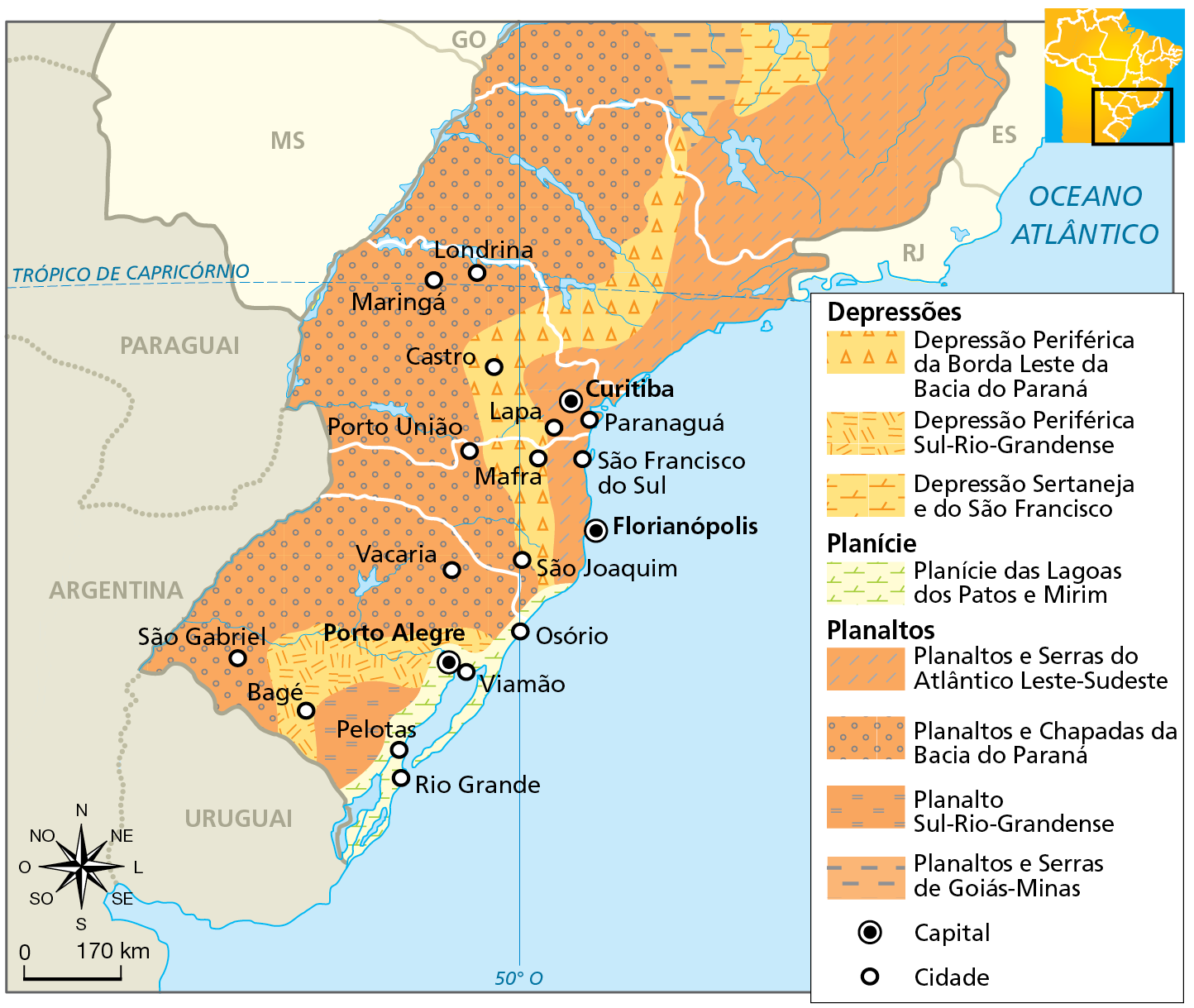 Mapa. Depressão Periférica da Borda Leste da Bacia do Paraná e Depressão Periférica Sul-Rio-Grandense. Representação das unidades de relevo da Região Sul, do estado de São Paulo e de parte do estado de Minas Gerais, além da localização das capitais e de algumas cidades importantes da Região Sul nas áreas de planaltos, depressões e planícies. 
Planaltos e Serras do Atlântico Leste-Sudeste: Florianópolis e São Francisco do Sul, em Santa Catarina; Lapa, Paranaguá e Curitiba, no Paraná. 
Planaltos e Chapadas da Bacia do Paraná: São Gabriel e Vacaria, no Rio Grande do Sul; Porto União, em Santa Catarina; Londrina e Maringá, no Paraná. 
Depressão Periférica da Borda Leste da Bacia do Paraná: Mafra, em Santa Catarina; Castro, no Paraná. 
Depressão Periférica Sul-Rio-Grandense: Bagé, no Rio Grande do Sul. 
Planícies das Lagoas dos Patos e Mirim: Pelotas, Rio Grande, Viamão, Osório e Porto Alegre, no Rio Grande do Sul. 
Na parte de baixo, rosa dos ventos e escala de 0 a 170 quilômetros.