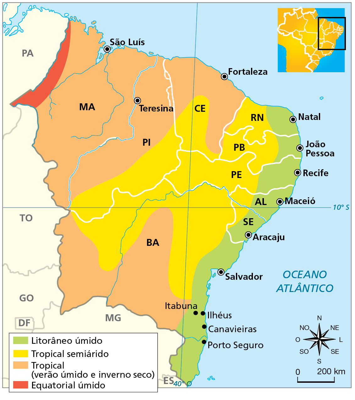 Mapa. Região Nordeste: climas. 
Mapa indicando os tipos de clima e suas áreas de ocorrência nos estados da Região Nordeste, com a localização das capitais dos estados.  
Litorâneo úmido: tipo de clima que ocorre ao longo da faixa litorânea que se estende do sul da Bahia ao Rio Grande do Norte. É o tipo de clima das capitais Natal, João Pessoa, Recife, Maceió, Aracajú e Salvador, a capital mais ao sul do Nordeste.
Tropical semiárido: tipo de clima predominante em grande parte da sub-região Sertão. 
Tropical (verão úmido e inverno seco): tipo de clima com a maior área de ocorrência no Nordeste, abrangendo porções desde o sul e oeste da Bahia, além da maior parte dos estados do Maranhão, Piauí e Ceará. É o tipo de clima característico das capitais Fortaleza, Teresina e São Luís, a capital mais ao norte da região. 
Equatorial úmido: tipo de clima com a menor área de ocorrência no Nordeste, restringindo-se a porção mais a noroeste do Maranhão.
Na parte inferior, rosa dos ventos e escala de 0 a 200 quilômetros.