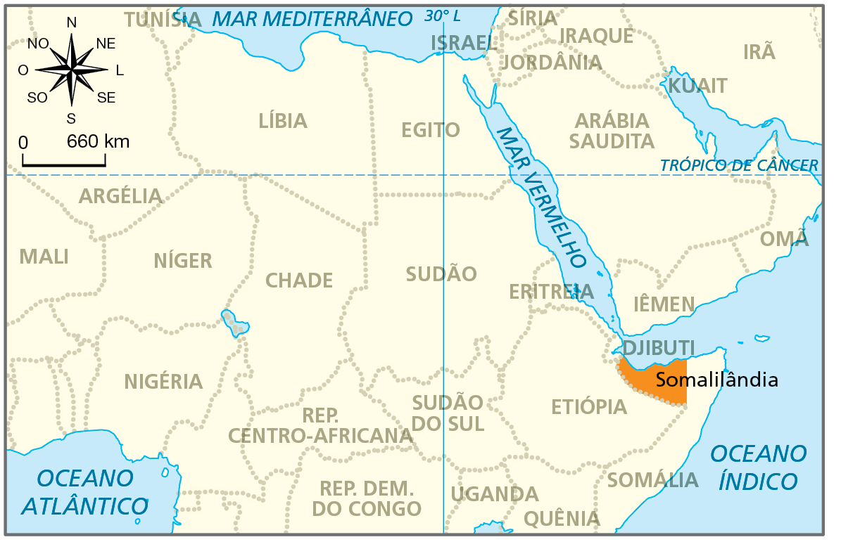 Mapa. Mapa da porção central e leste do continente africano e da península arábica com destaque para a Somalilândia. Os países da África e da península arábica estão na cor amarelo claro neutro e a Somalilândia na cor laranja. A Somalilândia está localizada na porção leste da África, na porção norte do território da Somália, fazendo fronteira com Etiópia e Djibuti. Acima, rosa dos ventos e escala de 0 a 660 quilômetros.
