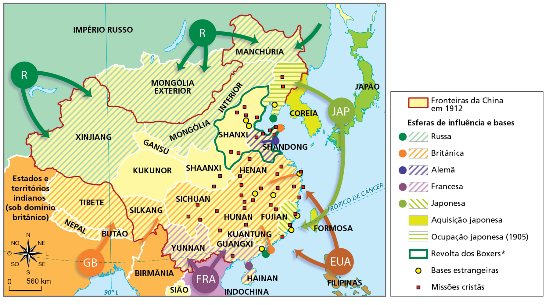 Mapa. China: a penetração estrangeira, 1912. Mapa da porção leste da Ásia com a indicação das fronteiras da China em 1912 e as áreas sob a esfera de influência e bases nesse território.  Esfera de influência russa, em amarelo claro hachurado em verde: Xinjiang, Mongólia exterior, Mongólia Interior e Manchúria. A Mongólia exterior não pertencia à China em 1912.  Esfera de influência britânica, na cor branca hachurada em laranja: Tibete, Nepal, Butão, Silkang, Sichuan, Hunan e Henan. Tibete, Nepal e Butão não faziam parte da China em 1912. Esfera de influência alemã, na cor branca hachurada em azul: Shandong. Esfera de influência francesa, na cor branca hachurada em lilás: Yunnan, Guangxi e Hainan. Esfera de influência japonesa, na cor branca hachurada em verde claro na diagonal: Fujian. Aquisição japonesa, em verde claro: Coreia e Formosa.  Ocupação japonesa em 1905, na cor branca hachurada na horizontal em verde-claro: porção nordeste do território, próximo à fronteira da China com a Coreia. Revolta dos Boxers: área englobando Shanxi e Shandong, na porção leste do território chinês. A Revolta dos Boxers foi um conflito ocorrido na China entre 1899 e 1900 em que grupos nacionalistas chineses se opunham à presença de estrangeiros.  Bases estrangeiras: espalhadas em áreas próximas da costa leste da China: em Shanxi, Henan, Fujian, Guangxí. No mapa são localizadas mais de 40 missões cristãs no território chinês e elas se localizam na porção próxima à costa leste, avançando para o interior até alcançarem a porção central.   No mapa: área que fazia fronteira com a China a sudoeste era de estados e territórios indianos e a Birmânia, todos sob domínio britânico. A Indochina, ao sul da China, pertencia à França. Filipinas, a sudeste, estava sob influência dos Estados Unidos. Japão, a leste, e Império Russo, a norte e noroeste, procuravam também exercer influência na China. No canto inferior esquerdo, rosa dos ventos e escala de 0 a 560 quilômetros.