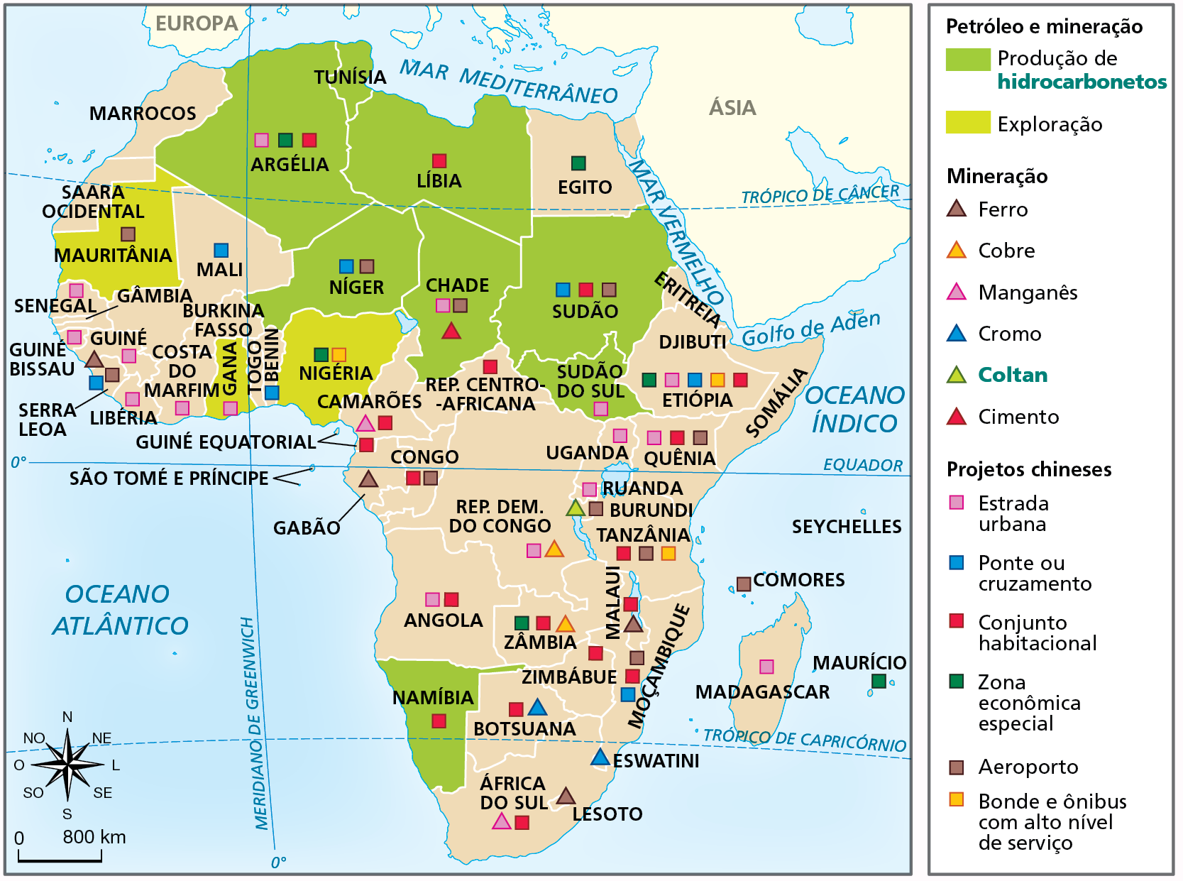 Mapa. África: principais investimentos chineses, 2018. Mapa do continente africano com a divisão política.  Petróleo e mineração. Produção de hidrocarbonetos: Argélia, Tunísia, Líbia, Níger, Chade, Sudão, Sudão do Sul e Namíbia. Exploração: Mauritânia, Gana e Nigéria.  Mineração Ferro: Serra Leoa, Gabão, Lesoto e Malaui. Cobre: Zâmbia, República Democrática do Congo. Manganês: África do Sul e Camarões.  Cromo: Botsuana, Eswatini. Coltan: Burundi.  Cimento: Chade.  Projetos chineses. Estrada urbana: Chade, Sudão do Sul, Uganda, Ruanda, Quênia, Etiópia, República Democrática do Congo, Angola, Libéria, Costa do Marfim, Guiné, Guiné-Bissau, Senegal, Gana, Argélia e Madagascar.  Ponte ou cruzamento: Moçambique, Etiópia, Sudão, Níger, Benin, Serra Leoa e Mali.  Conjunto Habitacional: Moçambique, Zimbábue, Malaui, Tanzânia, Botsuana, Namíbia, África do Sul, Angola, Zâmbia, Congo, Camarões, Guiné Equatorial, República Centro-Africana, Etiópia, Sudão, Líbia, Argélia e Quênia.  Zona econômica especial: Maurício, Zâmbia, Etiópia, Egito, Nigéria e Argélia. Aeroporto: Comores, Moçambique, Burundi, Congo, Chade, Sudão, Níger, Mauritânia, Serra Leoa e Quênia.  Bonde e ônibus com alto nível de serviço: Tanzânia, Etiópia e Nigéria.  À esquerda, rosa dos ventos e escala de 0 a 800 quilômetros.