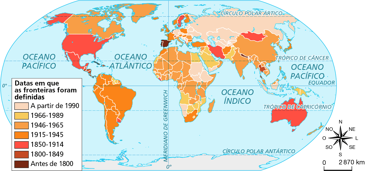 Mapa. Mundo: fronteiras dos países.  Planisfério político com a identificação das datas em que as fronteiras entre os países foram definidas. Tons de laranja claro ao marrom identificam as datas: quanto mais escuro, mais antiga foi a definição. A partir de 1990: diversos países da porção norte e central da Ásia e da Europa; alguns países na porção leste da África e alguns do Sudeste Asiático. 1966 a 1989: alguns países no sul da África, no Oriente Médio, no Sudeste Asiático e, na América do Sul, Guiana e Suriname.   1946 a 1965: maior parte dos países da África, alguns países da Europa e diversos países na Ásia Central.  1915 a 1945: países da América do Sul, com exceção de Guiana, Suriname e Uruguai.   1850 a 1914: Estados Unidos, México, Mongólia, Irã, Austrália.  1800 a 1849: alguns países da América Central e Tailândia.   Antes de 1800: países da Península Ibérica, país ao norte da Índia e país da América Central.  Abaixo, rosa dos ventos e escala de 0 a 2.870 quilômetros.