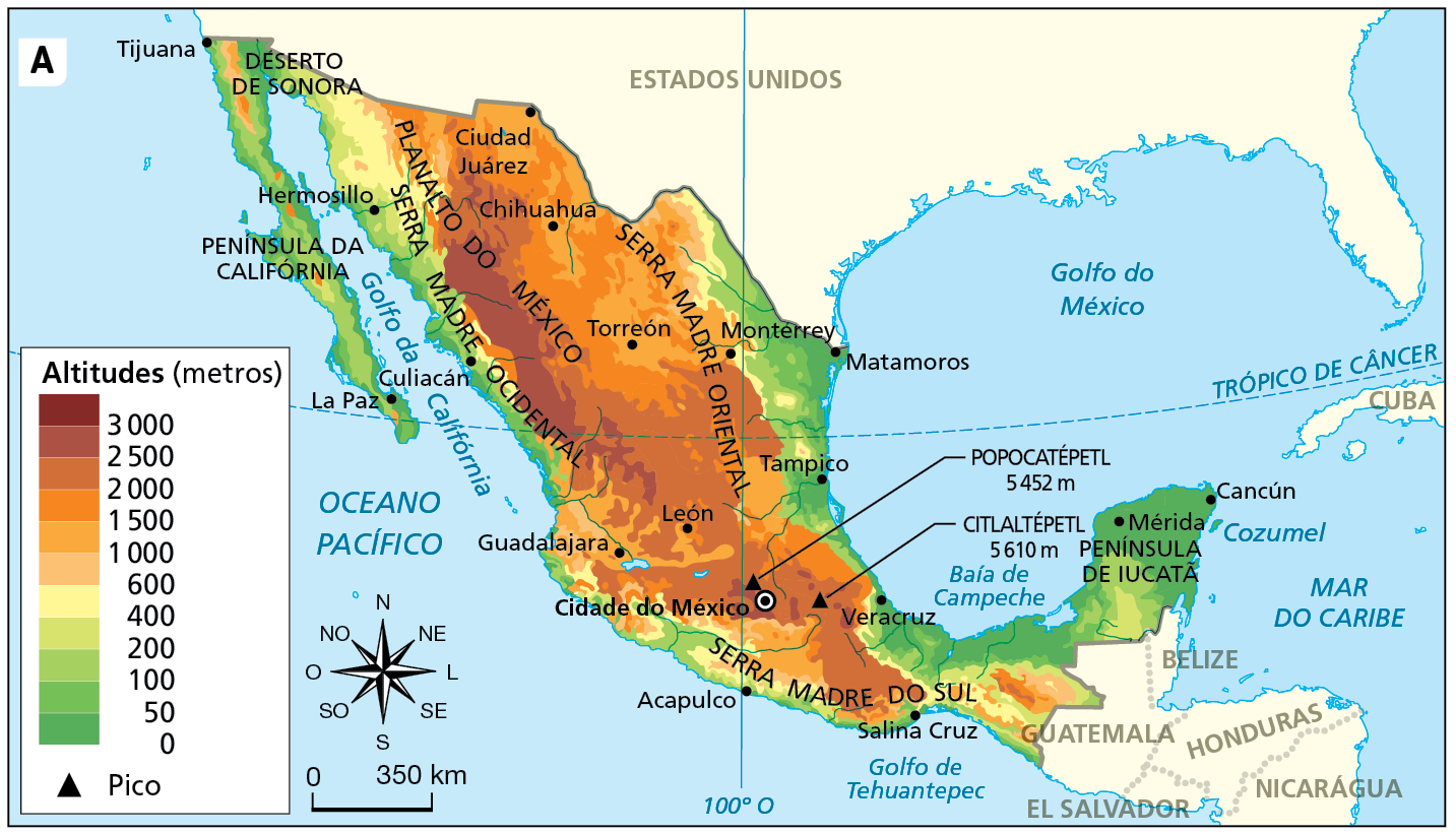 Mapa A. México: físico.  Mapa representando a variação altimétrica em metros do território, além da localização das principais formações do relevo, dos picos mais elevados e de algumas cidades importantes no México.  Altitudes inferiores a 400 metros ao longo da faixa litorânea. No litoral do Golfo do México, onde se localizam as cidades de Cancún e Mérida, na Península de Iucatã (extremo oriental), além de Matamoros, Tampico e Veracruz; no litoral do Pacífico, onde se localizam as cidades Tijuana e La Paz, na Península da Califórnia (extremo ocidental), além de Salina Cruz, Acapulco e Culiacán.   Altitudes mais elevadas, entre 400 e 1.000 metros, ao longo da Serra Madre Ocidental, situada à oeste do Planalto do México, da Serra Madre do Sul e a leste da Serra Madre Oriental.  Altitudes elevadas, entre 1.000 e 2.000 metros, na porção centro norte do México, a oeste da Serra Madre Oriental e a leste do Planalto do México, onde se localizam as seguintes cidades: Ciudad Juárez, Chihuahua e Torreón.  Altitudes muito elevadas, superiores a 2.000 metros, ao longo de toda a faixa central do país, por onde se estende o Planalto do México, desde a porção mais ao norte, até o sul do território, compreendendo a capital, Cidade do México, além de outras cidades, como Guadalajara e León.  Picos: Popocatépetl, de 5.452 metros, situado próximo à Cidade do México, a noroeste; e Citlaltépetl, de 5.610 metros, à leste da capital mexicana.  Na parte inferior, à esquerda, rosa dos ventos e escala de 0 a 350 quilômetros.