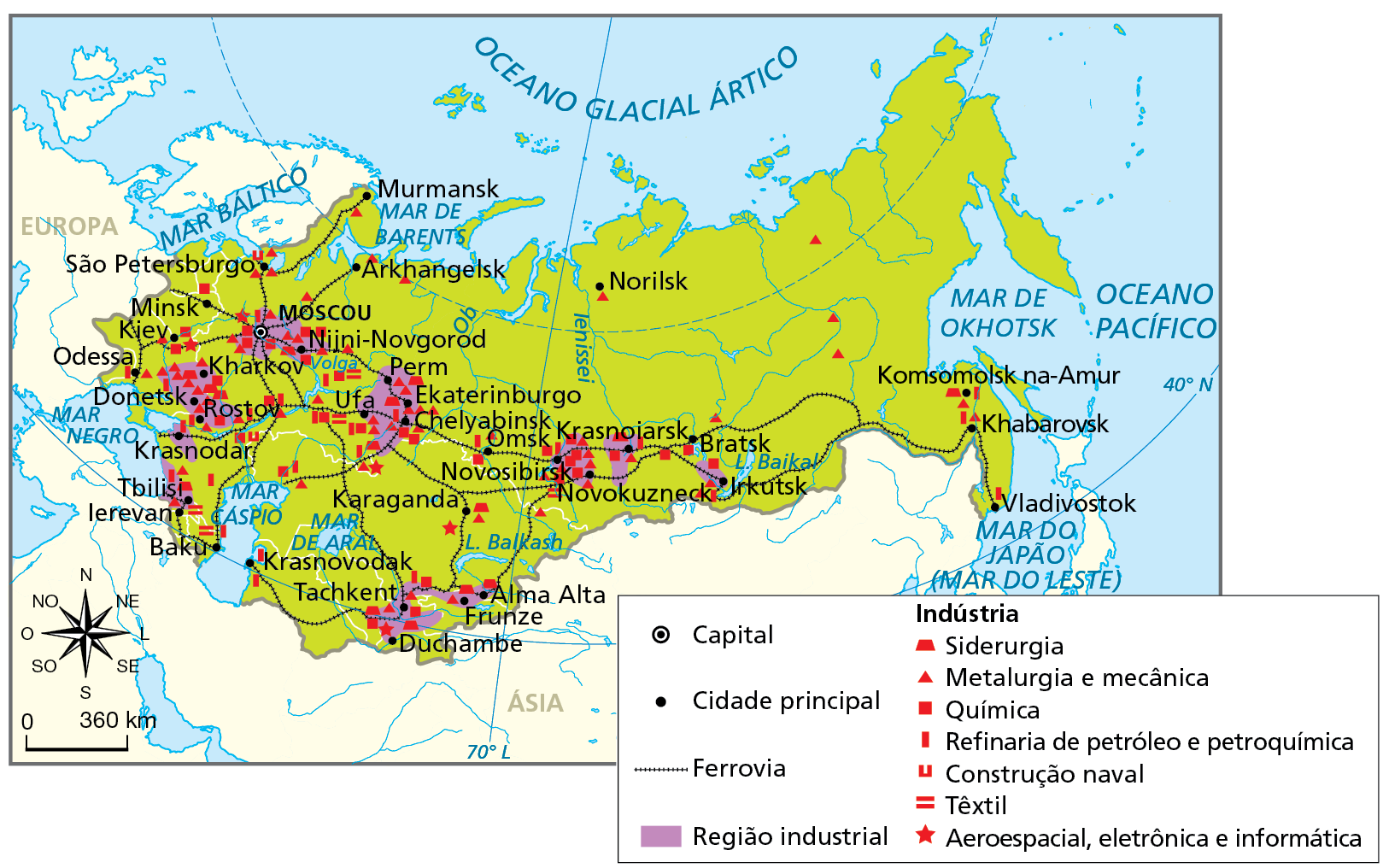 Mapa. União Soviética: regiões industriais. Mapa representando o espaço industrial da União Soviética.
Capital: Moscou.
Cidade principal: Murmansk, Arkhangelsk, São Petersburgo, Minsk, Kiev, Odessa, Donetsk, Kharkov, Nijni-Novgorod, Perm, Ekaterinburgo, Norilsk, Ufa, Rostov, Krasnodar,  Tbilisi, Ierevan, Baku,  Krasnovodak, Novosibirsk, Karaganda, Chelyabinsk, Omsk, Tachkent, Frunze, Alma Alta, Duchambe, Novokuzneck, Krasnoiarsk, Bratsk,  Irkutsk,  Khabarovsk,    ,     Komsomolsk na-Amur, Khabarovsk, Vladivostok.
Ferrovia: distribuídas predominantemente na porção noroeste, tendo a cidade de Moscou como ponto central, e nas porções oeste, sudoeste, sul e central do país.
Região industrial: áreas no entorno das cidades de Moscou e Nijni-Novgorod, Donetsk, Kharkov e Rostov, Tbilisi, Ekaterinburgo, Perm, Ufa e Chelyabinsk,  Krasnoiarsk, Novokuzneck e Novosibirsk, Irkutsk, Alma Alta, Frunze,  Duchambe e Tachkent.
Indústria 
Siderurgia: entorno de Kharkov, Komsomolsk na-Amur, Tachkent, Ekaterinburgo, Tbilis, Nijni-Novgorod e Krasnoiarsk.
Metalurgia e mecânica: entorno de Moscou, Tbilisi, Rostov, Norilsk, Arkhangelsk, Murmansk, São Petersburgo, Arkhangelsk, Ekaterinburgo, Donetsk, Tachkent, Kiev, Perm, Nijni-Novgorod, Rostov, Karaganda, Chelyabinsk, Omsk, Novosibirsk, Irkutsk e Khabarovsk
Química: entorno de Minsk, Moscou, Nijni-Novgorod, Novokuzneck, Chelyabinsk, Novosibirsk, Tachkent, Rostov, Moscou, Krasnoiarsk, Novokuzneck e Bratsk.
Refinaria de petróleo e petroquímica: entorno de Khabarovsk, Vladivostok, Krasnovodak, Rostov, Tbilisi, Baku, Odessa, Omsk, Moscou, Donetsk, Baku,  Chelyabinsk, Irkutsk e Komsomolsk na-Amur
Construção naval: entorno de São Petersburgo
Têxtil: entorno de Baku, Ufa, Ierevan, Ufa e Novosibirsk.
Aeroespacial, eletrônica e informática: entorno de Duchambe, Karaganda, Ufa e Kiev.
Na porção inferior, rosa dos ventos e escala de 0 a 360 quilômetros.