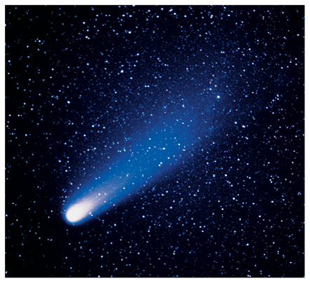 Fotografia. Cometa Halley em céu escuro com muitas estrelas.