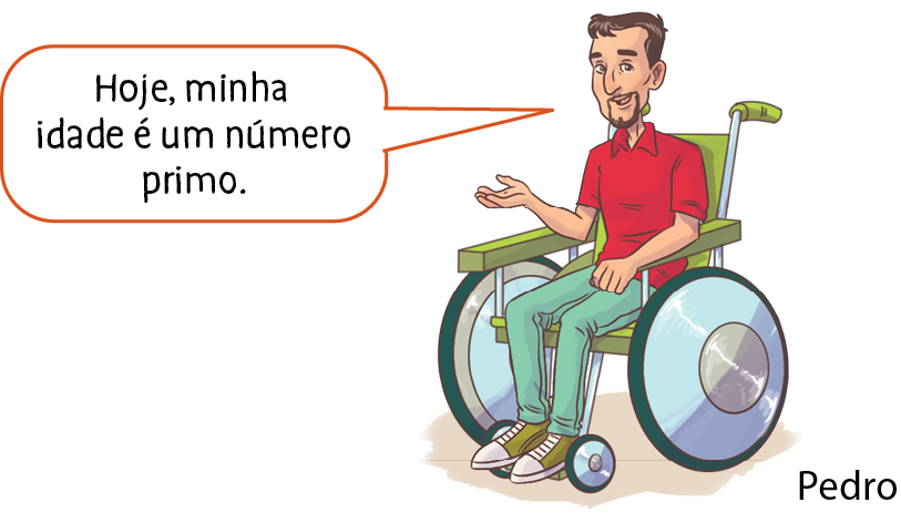 Ilustração. Pedro, homem de cabelo castanho, camisa vermelha e calça verde sentado em uma cadeira de rodas. Ele fala: Hoje, minha idade é um número primo.