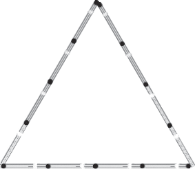 Ilustração. Triângulo composto por 12 canudinhos, sendo quatro canudinhos em cada lado.
