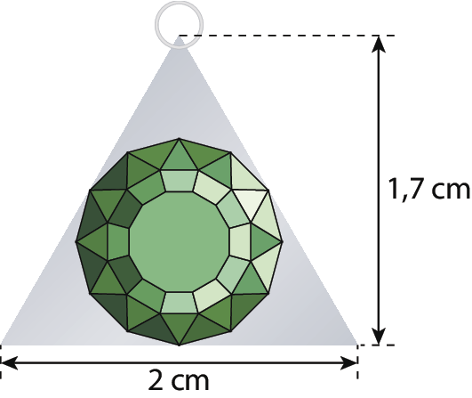 Fotografia. Pingente triangular com medida da vase 2 centímetros e altura de 1,7 centímetros. No centro, pedra verde.