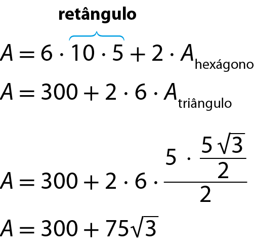 Esquema: A igual a 6 vezes 10 vezes 5 mais 2 vezes a área do hexágono, em que 10 vezes 5, corresponde ao retângulo.
A igual a, 300 mais 2 vezes 6 vezes a área do triângulo.
A igual a, 300 mais 2 vezes 6 vezes, fração de numerador: 5 vezes fração de numerador 5 vezes raiz quadrada de 3, e de denominador: 2, fim da fração, denominador 2, fim da fração
A igual a, 300 mais 75 vezes raiz quadrada de 3.