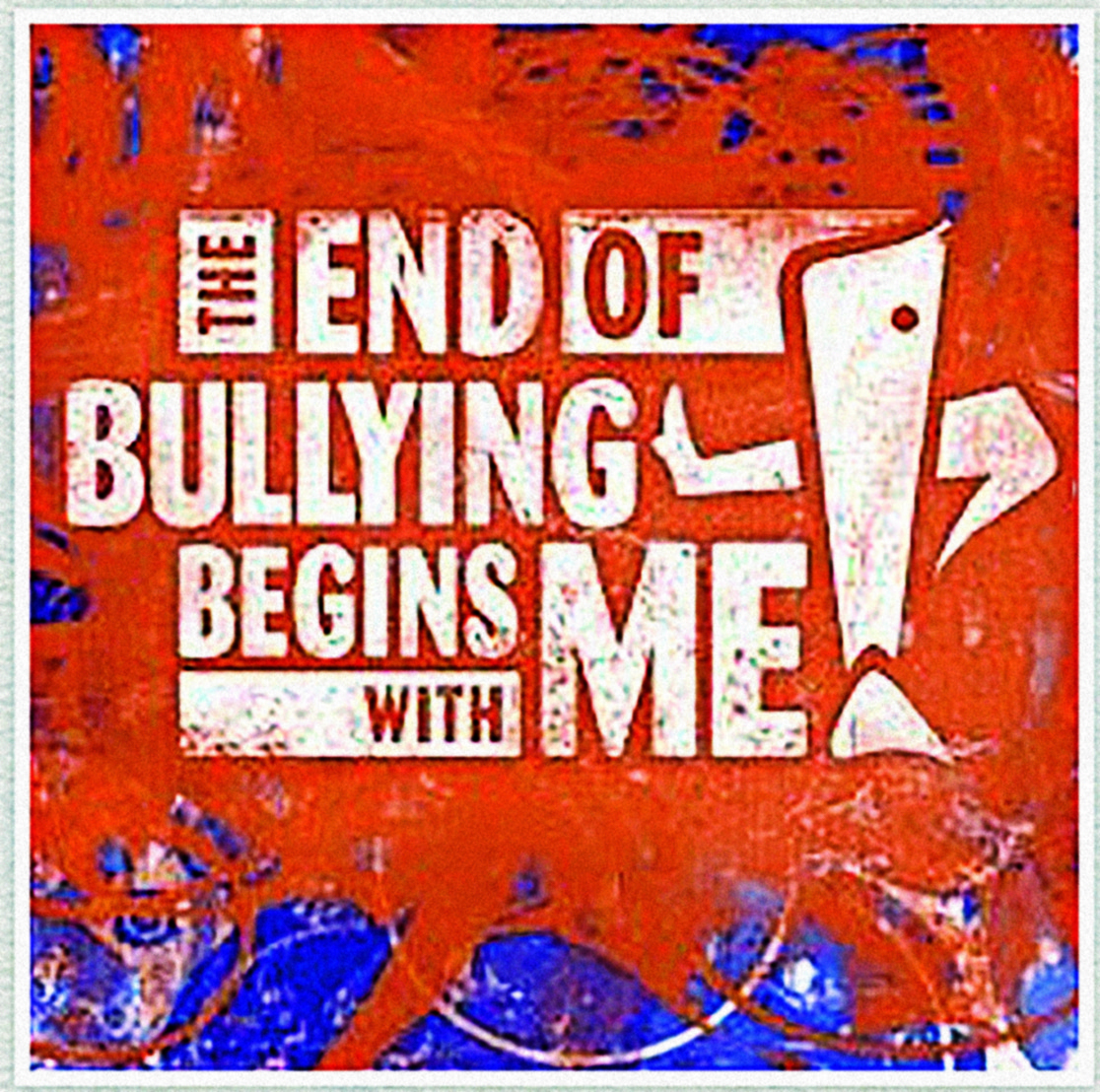 Pôster. No centro, lê-se: THE END OF BULLYNG BEGINS WITH ME; à direita, um ponto de exclamação, do qual sai uma mão estendida indicando “pare”. O fundo do pôster tem as cores vermelha e azul, com efeito de pinceladas fortes.