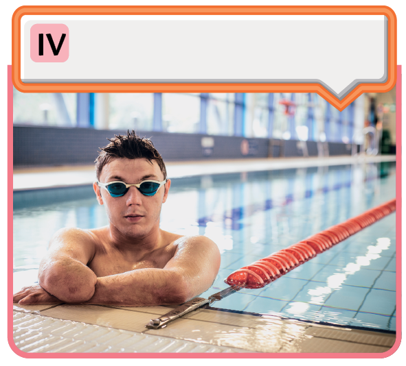 Fotografia 4. Um homem usando óculos de natação, dentro da piscina, apoiado na borda. Ao fundo, há a piscina com raias vermelhas.