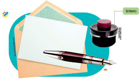 IMAGEM: envelope com papel em branco por cima, caneta-tinteiro e um pequeno pote com tinta para caneta. FIM DA IMAGEM.