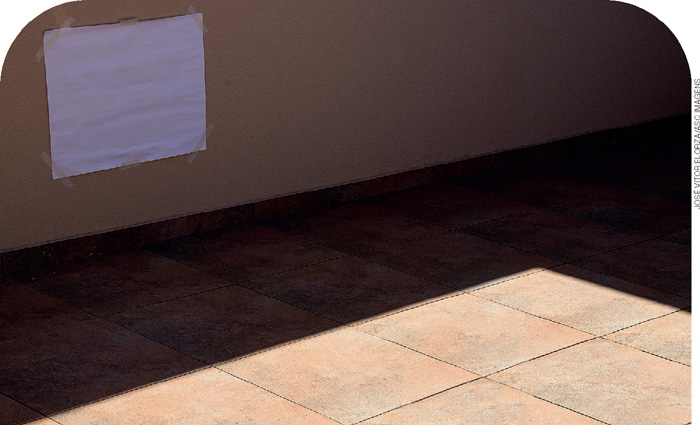 IMAGEM: em um pátio escolar, durante um dia ensolarado, um cartaz foi pendurado em uma parede, numa região com sombra. FIM DA IMAGEM.