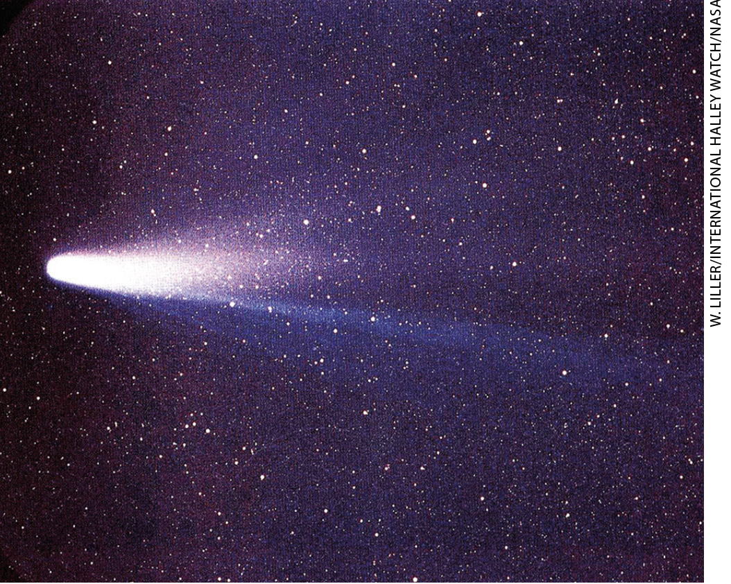 IMAGEM: um cometa atravessa o céu estrelado. FIM DA IMAGEM.
