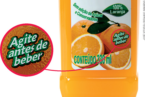 IMAGEM: embalagem de um suco de laranja, onde em destaque se lê: agite antes de beber. FIM DA IMAGEM.