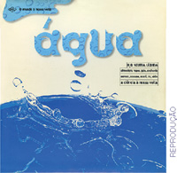 IMAGEM: Reprodução da capa do livro Água, de Trevor Day, com a fotografia de uma gota de água pingando sobre uma superfície. FIM DA IMAGEM.