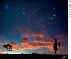 IMAGEM: constelação destacada no céu por pontos ligando as estrelas para formar a imagem de um homem com uma bengala. há um homem de pé em um campo aberto, segurando um cajado e dobrando uma das pernas para trás, imitando a constelação. FIM DA IMAGEM.