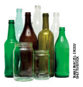IMAGEM: garrafas e potes feitos de vidro. FIM DA IMAGEM.