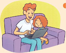 IMAGEM: homem e garota no sofá olham a tela de um notebook. FIM DA IMAGEM.