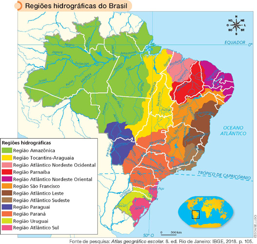 IMAGEM: um mapa com as divisões dos estados mostra as regiões hidrográficas e os rios brasileiros. dentre os diversos afluentes que compõem a região amazônica, estão os rios amazonas, negro, solimões, madeira e xingu. os rios araguaia e tocantins pertencem à região tocantins-araguaia. os rios pindaré e itapecuru formam a região atlântico nordeste ocidental. o rio parnaíba banha a região parnaíba. na região atlântico nordeste oriental estão localizados os rios jaguaribe e piranhas. a região são francisco é formada pelo rio são francisco e seus afluentes, como os rios grande e paracatu. os rios jequitinhonha e paraguaçu pertencem à região atlântico leste. os rios doce e paraíba do sul formam a região atlântico sudeste. os rios taquari e piquiri são afluentes do rio paraguai, na região paraguai. dentre os afluentes do rio paraná, na região paraná, estão os rios iguaçu e tietê. formam a região uruguai os rios uruguai, pelotas, canoas e ibicuí. os rios itajaí-açu e jacuí formam a região atlântico sul. FIM DA IMAGEM.