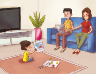 IMAGEM: uma família em uma sala de estar. os pais estão sentados no sofá, assistindo televisão e lendo o jornal. a filha pinta e desenha em folhas sulfites sobre o tapete. FIM DA IMAGEM.