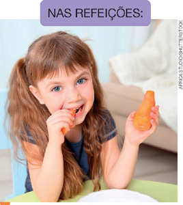IMAGEM: uma menina comendo cenouras. FIM DA IMAGEM.