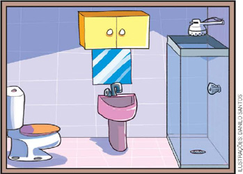 IMAGEM: banheiro com vaso sanitário, pia, espelho, armário e o box com chuveiro. FIM DA IMAGEM.