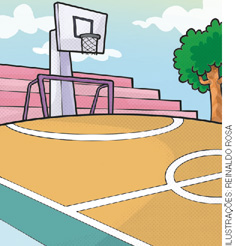 IMAGEM: quadra de esportes com um gol, uma cesta de basquete e arquibancadas ao fundo. FIM DA IMAGEM.