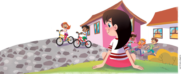 IMAGEM: uma menina sentada na grama observa algumas crianças brincarem em uma rua residencial. um menino e uma menina andam de bicicleta. ao lado três crianças correm na calçada. FIM DA IMAGEM.