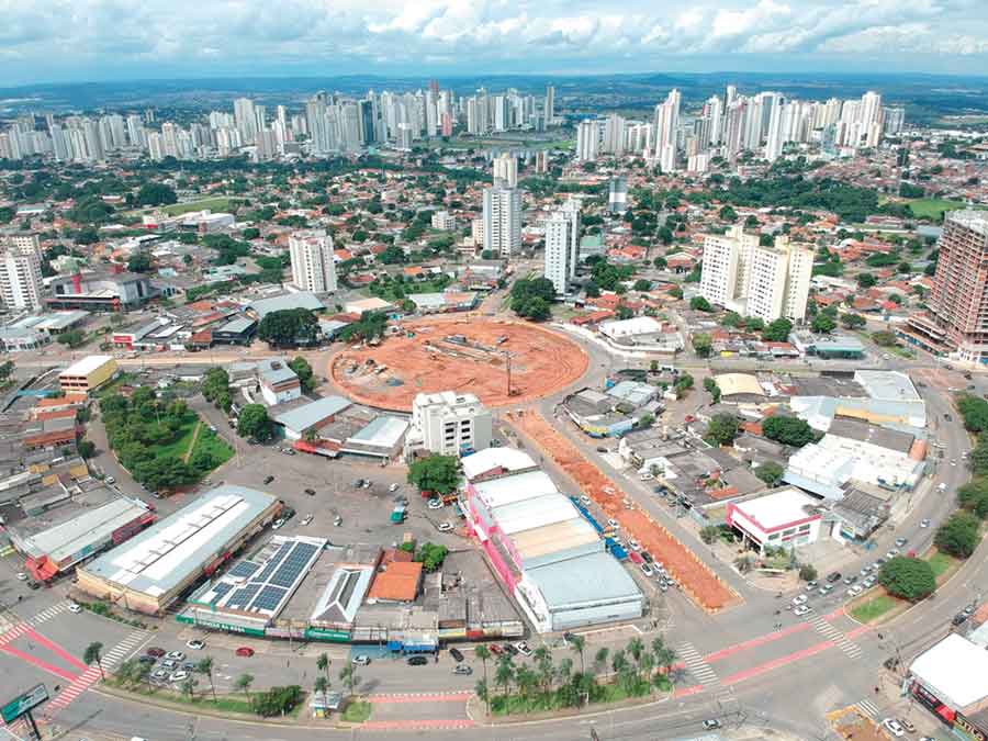 IMAGEM: a fotografia mostra uma parte da cidade de goiânia com diversos prédios, ruas e estabelecimentos comerciais. FIM DA IMAGEM.