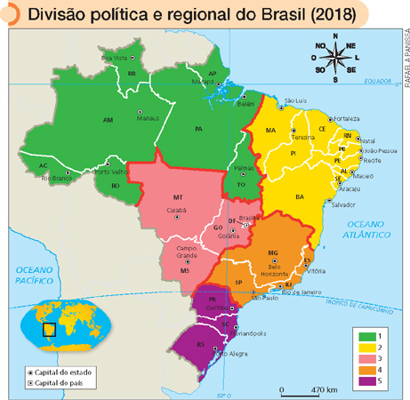 IMAGEM: mapa da divisão política e regional do brasil em 2018. uma legenda com cinco cores diferentes relaciona as regiões à números: 1. norte; 2. nordeste; 3. centro-oeste; 4. sudeste; 5. sul. as capitais dos estados estão representadas por pequenos círculos, e a capital do país por um pequeno quadrado. linhas brancas representam as divisas estaduais e linhas vermelhas, a divisão das regiões. em detalhe, a localização do brasil no planisfério. FIM DA IMAGEM.