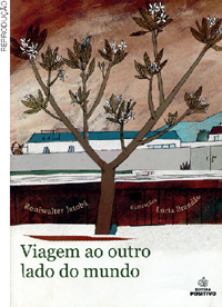 IMAGEM: reprodução da capa do livro viagem ao outro lado, com uma grande árvore e um galpão. FIM DA IMAGEM.