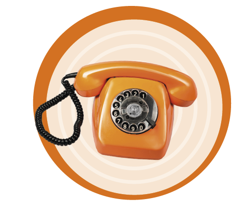 Imagem: Fotografia de um telefone laranja com números em um circulo de plástico móvel, que gira. Fim da imagem.