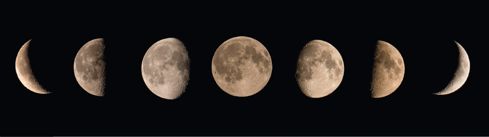 Imagem: Fotografia. Vista de lua em transformação das fases, iniciando em quarto crescente, passando por lua cheia e encerrando em quarto minguante. Fim da imagem.