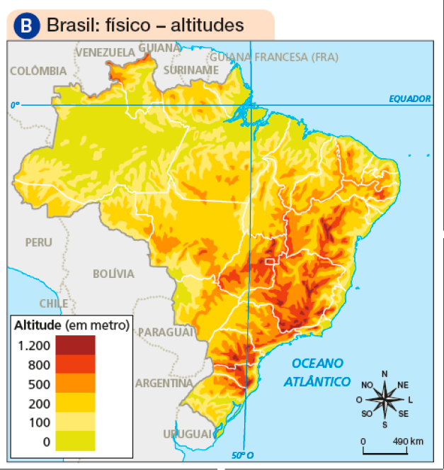 Imagem: Mapa B. Brasil: físico – altitudes. Mapa do Brasil com as altitudes (em metro):  1.200: regiões Nordeste, Centro-Oeste, Sudeste e Sul.   800: regiões Nordeste, Centro-Oeste, Sudeste e Sul.   500: regiões Nordeste, Centro-Oeste, Sudeste e Sul.   200: todas as regiões.  100: todas as regiões.  0: maior concentração na região Norte e pouca concentração nas regiões Nordeste, Centro-Oeste e Sul. No canto inferior direito, a rosa dos ventos e a escala.  Fim da imagem.