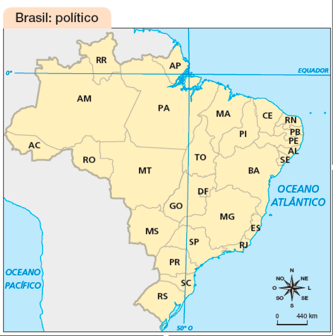 Imagem: Mapa. Brasil: político. Mapa do Brasil com os Estados: AC, AM, RR, PA, AP, RO, MT, TO, MA, PI, DF, GO, MS, CE, RN, PB, PE, AL, SE, BA, MG, ES, RJ, SP, PR, SC e RS. No canto inferior direito, a rosa dos ventos e a escala de 0 a 440 km.  Fim da imagem.