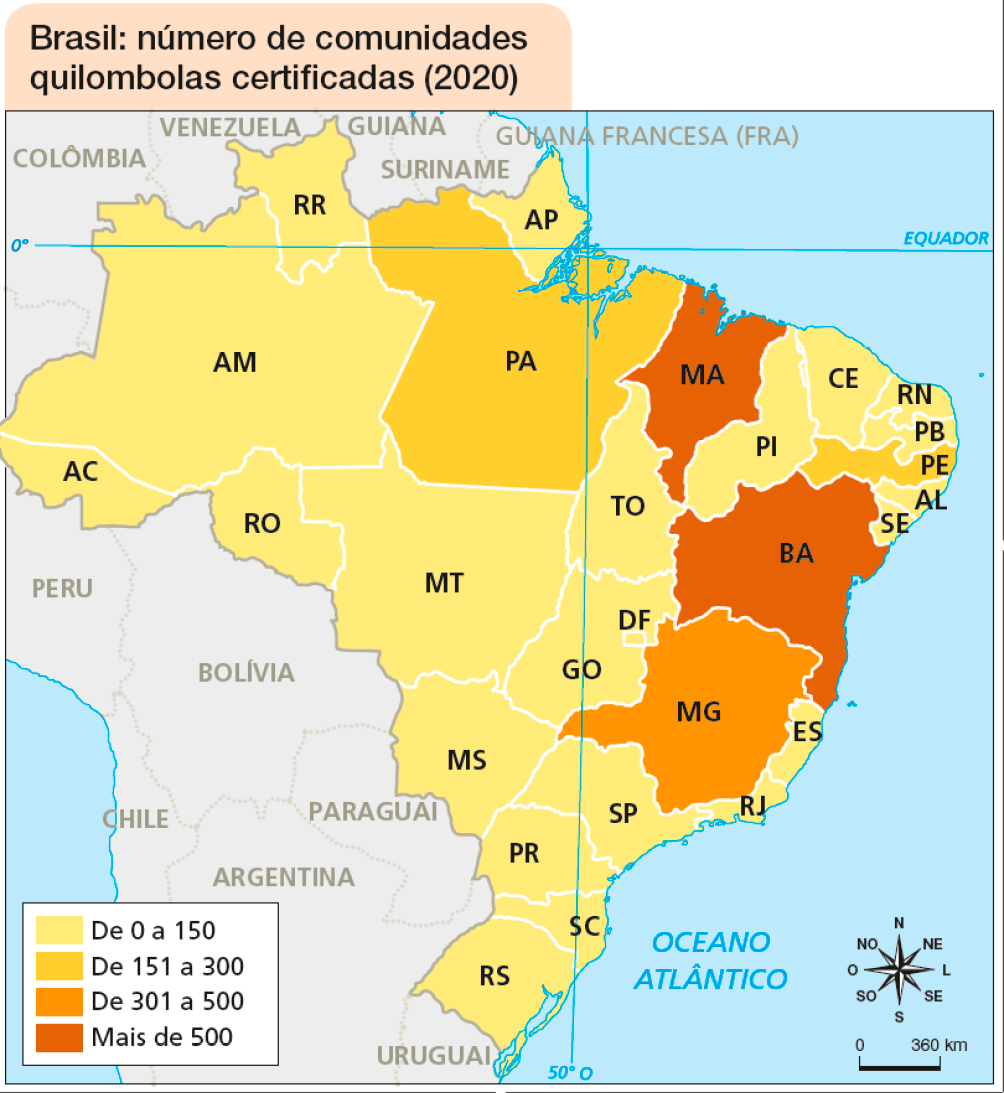 Imagem: Mapa. Brasil: número de comunidades quilombolas certificadas (2020).  De 0 a 150: AC, AM, RR, RO, AP, MT, TO, PI, CE, RN, PB, AL, SE, ES, RJ, DF, GO, MS, SP, PR, SC, RS.  De 151 a 300: PA, PE.  De 301 a 500: MG.  Mais de 500: MA, BA.  No canto inferior direito, a rosa dos ventos e a escala de 0 a 360 km.  Fim da imagem.