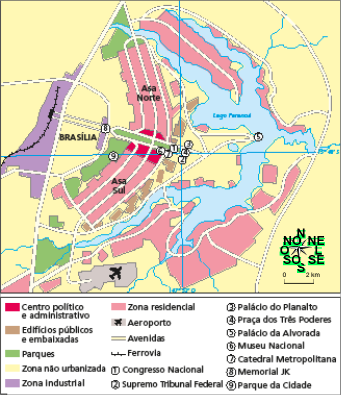 Imagem: Mapa. Brasília: Plano Piloto. À esquerda, uma ferrovia sobre uma zona industrial. Em seguida, a informação: BRASÍLIA ao lado do Memorial JK. Abaixo, o Parque da Cidade. No centro, a zona residencial com a Asa Norte e Asa Sul. No meio há Centro político e administrativo. Ao redor há Edifícios públicos e embaixadas e entre eles: Congresso Nacional; Supremo Tribunal Federal; Palácio do Planalto; Praça dos Três Poderes; Museu Nacional; Catedral Metropolitana. Na parte inferior, Parques e um Aeroporto. À direita, a Lago Paranoá e uma extensa Zona residencial. No meio do Lago há o Palácio da Alvorada. Ao redor do mapa, Zona não urbanizada e avenidas. No canto inferior direito, a rosa dos ventos e a escala de 0 a 2 km.  Fim da imagem.