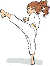 Imagem: Mawashi gueri: Uma menina com cabelos enrolados com a perna esquerda estendida para a diagonal e a perna direita apoiada no chão.  Fim da imagem.