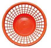 Imagem: Fotografia. Um balde de lixo de plástico laranja visto de cima.   Fim da imagem.