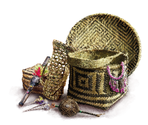 Imagem: Fotografia. Objetos indígenas: cestas de formatos diferentes e instrumentos com penas.  Fim da imagem.