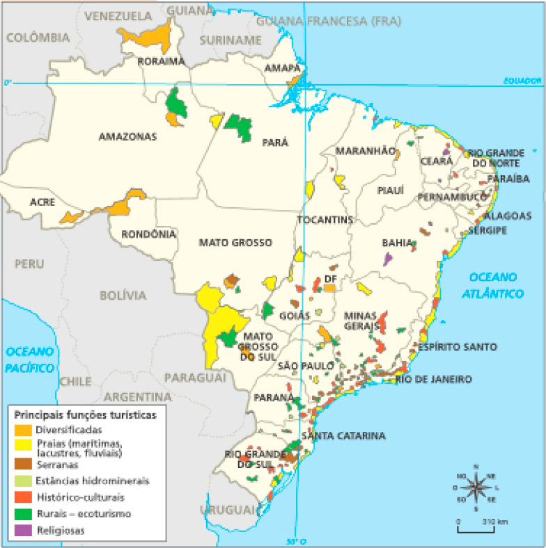 Imagem: Mapa. Brasil: turismo. Mapa do Brasil dividido em estados com algumas áreas coloridas, cada uma representando a principal função turística. Diversificadas: partes da região Norte, Acre, Amazo-nas, norte de Roraima, leste do Amapá. Praias (marítimas, lacustres, fluviais): maior parte do litoral brasileiro e mais pequenas áreas no Amazonas, Pará, Maranhão, Minas Gerais, Mato Gros-so e uma área maior no Mato Grosso do Sul. Serrana: pequenas áreas no Rio Grande do Sul, Rio de Janeiro e centro da Bahia. Estâncias hidrominerais: áreas pequenas em Goiás e Minas Gerais. Histórico-culturais: pequenas áreas espalhadas por toda a região Sul e Centro-Oeste e mais al-gumas áreas em Goiás e na região Nordeste. Rurais-ecoturismo: áreas no Amazonas, Pará, Goiás, Mato Grosso e pequenas áreas espalhadas por toda a região Sul e Centro-Oeste. Religiosas: área na Bahia e no Ceará. Fim da imagem.