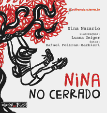 Imagem: Ilustração. Capa de livro. Do lado esquerdo, uma menina de cabelo liso e camiseta listrada pen-durada no galho de uma árvore. Do lado direito, o título: Nina no cerrado.  Fim da imagem.