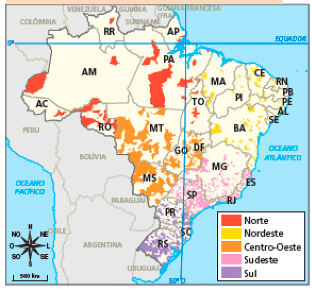 Imagem: Mapa. Brasil: municípios com pelo menos um jornal ou site de notícia (2017). Mapa do Brasil dividido por estados. Em cada um há áreas coloridas representando os municípios com um jornal ou site de notícias. Norte: manchas espaçadas no Acre, Amazonas, Roraima, Amapá, Para e Rondônia. Nordeste: manchas espaçadas em todos os estados. Centro-Oeste: manchas em quase os estados completos. Sudeste: pequenas manchas paspalhadas pelos quatro estados. Sul: manchas em todos os estados.  Fim da imagem.