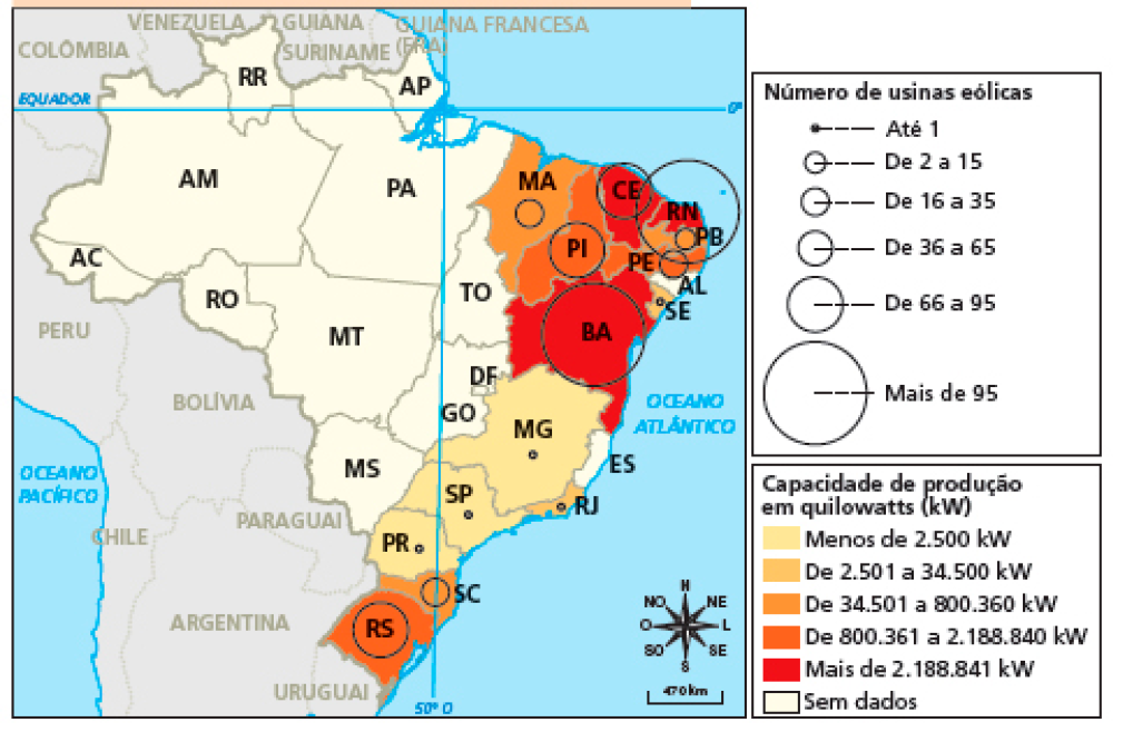 Imagem: Mapa. Brasil: número de usinas eólicas e capacidade de produção de energia (2020)> mapa do Brasil dividido em estados, cada um colorido de acordo com a capacidade de produção em quilowatts (kW). Sem dados: Acre, amazonas, Roraima, Rondônia, Amapá, Pará, Tocantins, Mato Grosso, Goiás, Distrito Federal, Alagoas, Mato Grosso do Sul e Espírito Santo. Menos de 2.500 kW: Paraná, São Paulo e Minas Gerais. De 2.501 a 34.500 kW: Sergipe e Rio de Janeiro. De 34.501 a 800.360 kW: Maranhão, Paraíba e Santa Catarina. De 800.361 a 2.188.840 kW: Piauí, Pernambuco e Rio Grande do Sul. Mais de 2.188.841 kW: Ceará, Rio Grande do Norte e Bahia. Há círculos representando o número de usinas eólicas. Até 1: Sergipe, Minas Gerais, Rio de Janeiro, São Paulo e Paraná. De 2 a 15: Paraíba. De 16 a 35: Pernambuco e Santa Catarina. De 36 a 65: Maranhão. De 66 a 95: Ceará, Piauí e Rio Grande do Sul. Mais de 95: Rio Grande do Norte e Bahia.  Fim da imagem.