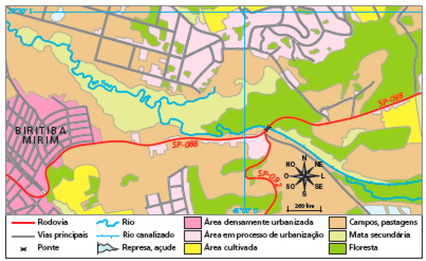 Imagem: Ilustração. Uma planta de uma região, com a legenda na parte inferior. No canto esquerdo, Biritiba Mirim, área densamente urbanizada. Para a direita, campos e pastagens, áreas de mata secundária nas margens de um rio, Rio Tietê. Onde o rio cruza com a rodovia há uma ponte. A rodovia na horizontal é a SP-088 e da ponte para baixo tem uma rodovia vertical chamada SP-092. Mais para o lado direito há áreas de floresta a área cultivada.  Fim da imagem.