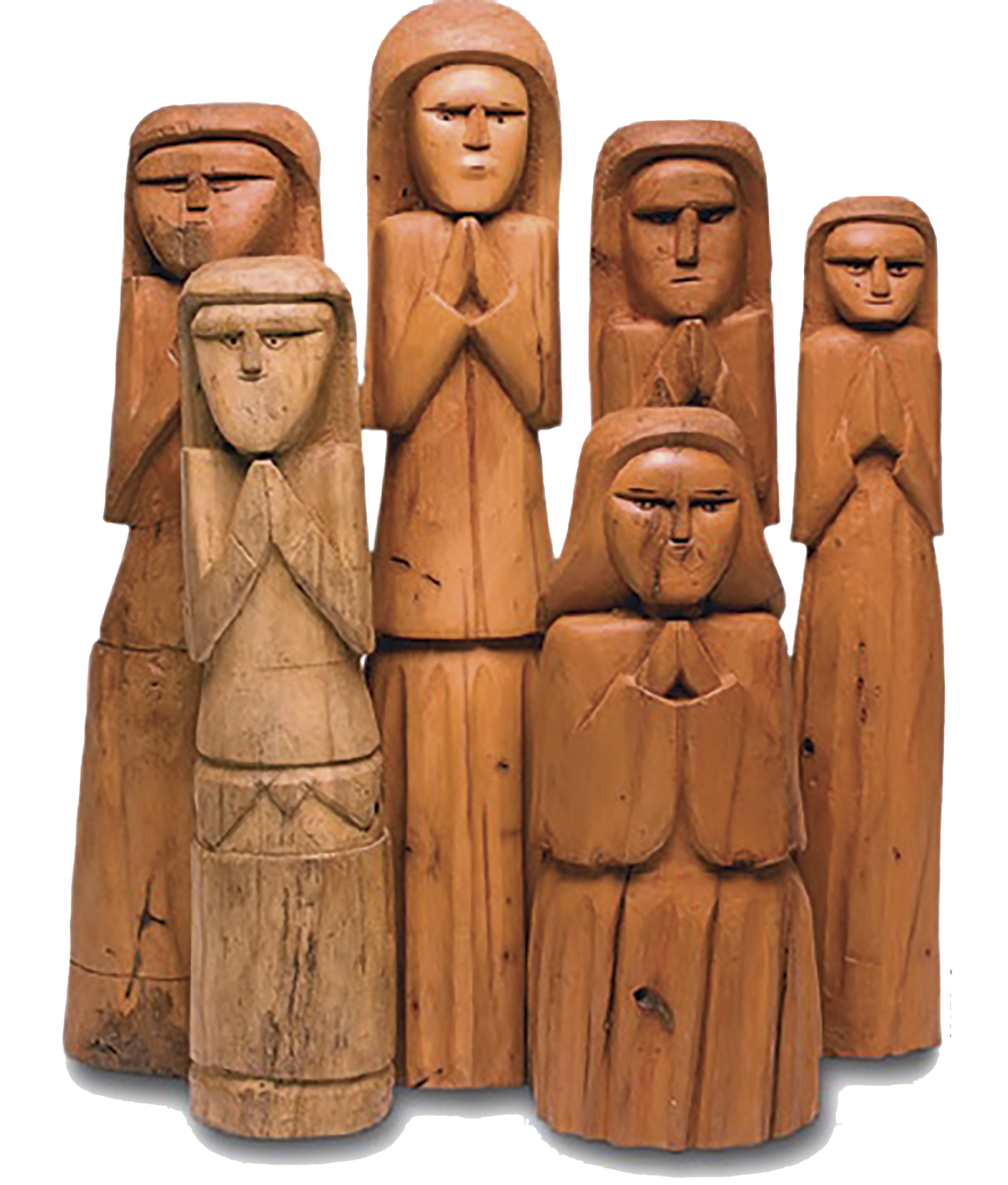 Fotografia. Escultura de madeira representando seis mulheres de alturas e larguras diferentes com as mãos juntas à  frente do corpo e próximas ao queixo, como se estivessem em prece.