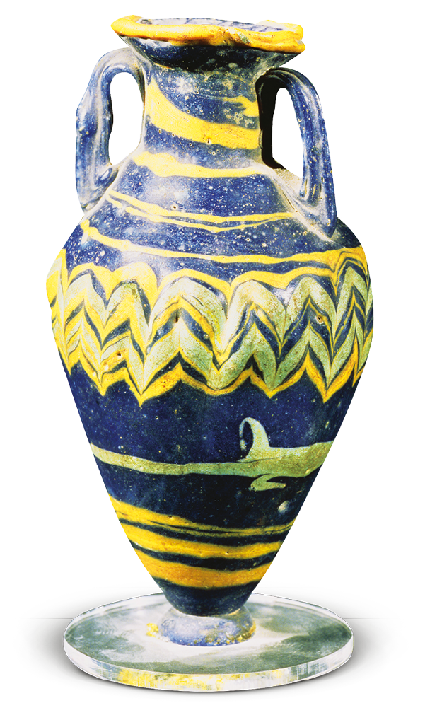 Fotografia. Vaso cilíndrico, com a base achatada e parte do meio larga. Tem duas alças no topo. Ele é azul com grafismos amarelos.